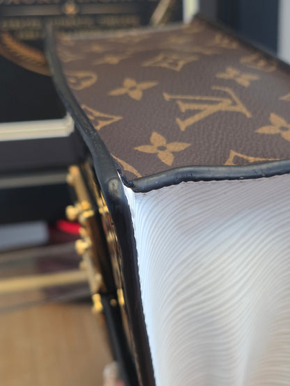 Authentic Louis Vuitton Spring Street Black Vernis White Epi Leather Crossbody Top Handle Bag
