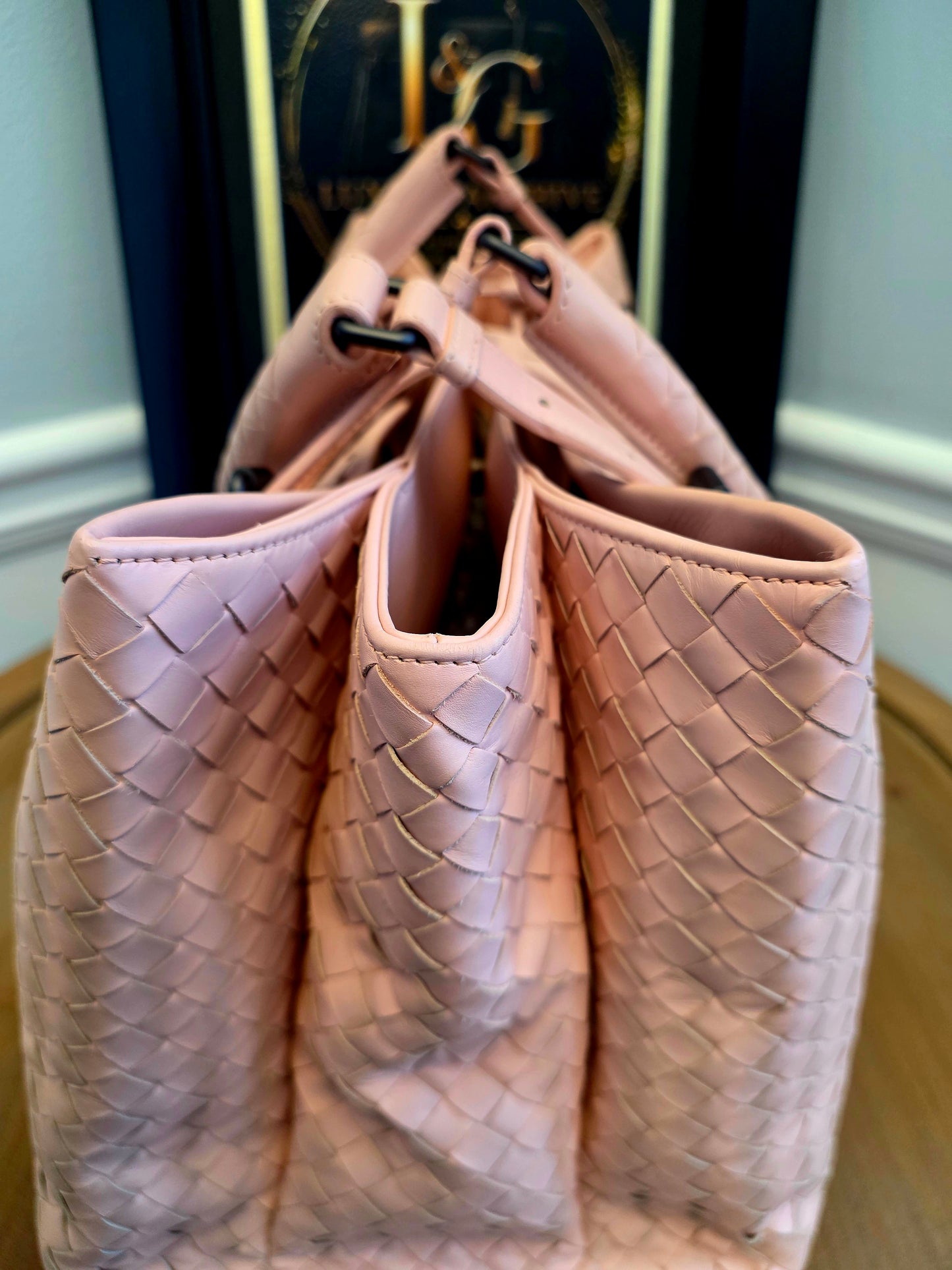 Authentic Bottega Veneta Large Roma Intrecciato Leather Tote Bag | Blush Pink | Made in Italy